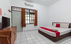 Urbanview Hotel Pondok Kurnia near Buah Batu by RedDoorz